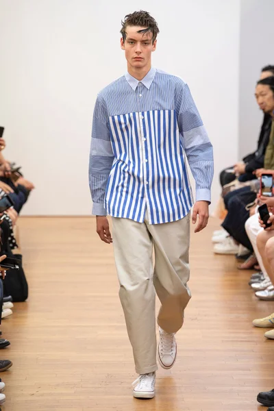 Look 18